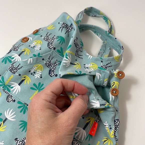 HEMA Baby jumpsuit, zebra pattern, Size 6M - Picture 5 of 12